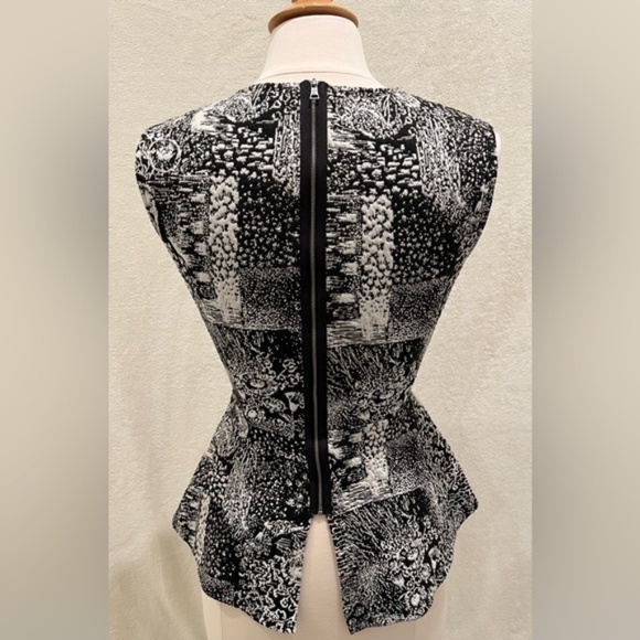 BCBGMAXAZRIA Black and White Peplum Top - Picture 3 of 6